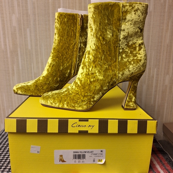 NWOT Circus.NY Ankle Boot - Yellow, Size 8 - Picture 4 of 6